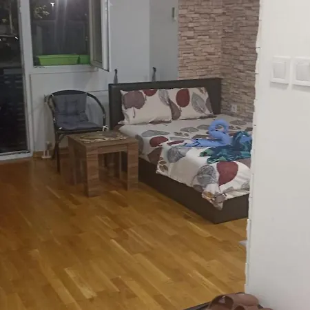 Wonderful In Center Apartment