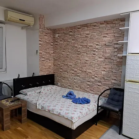 Wonderful In Center Apartment