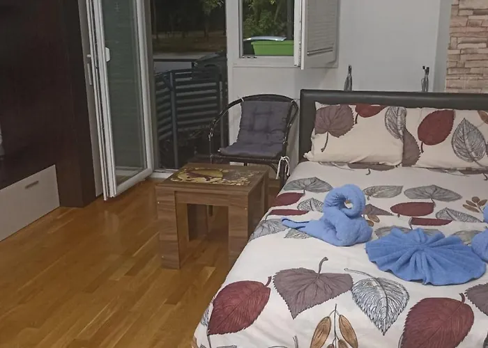 Wonderful In Center *